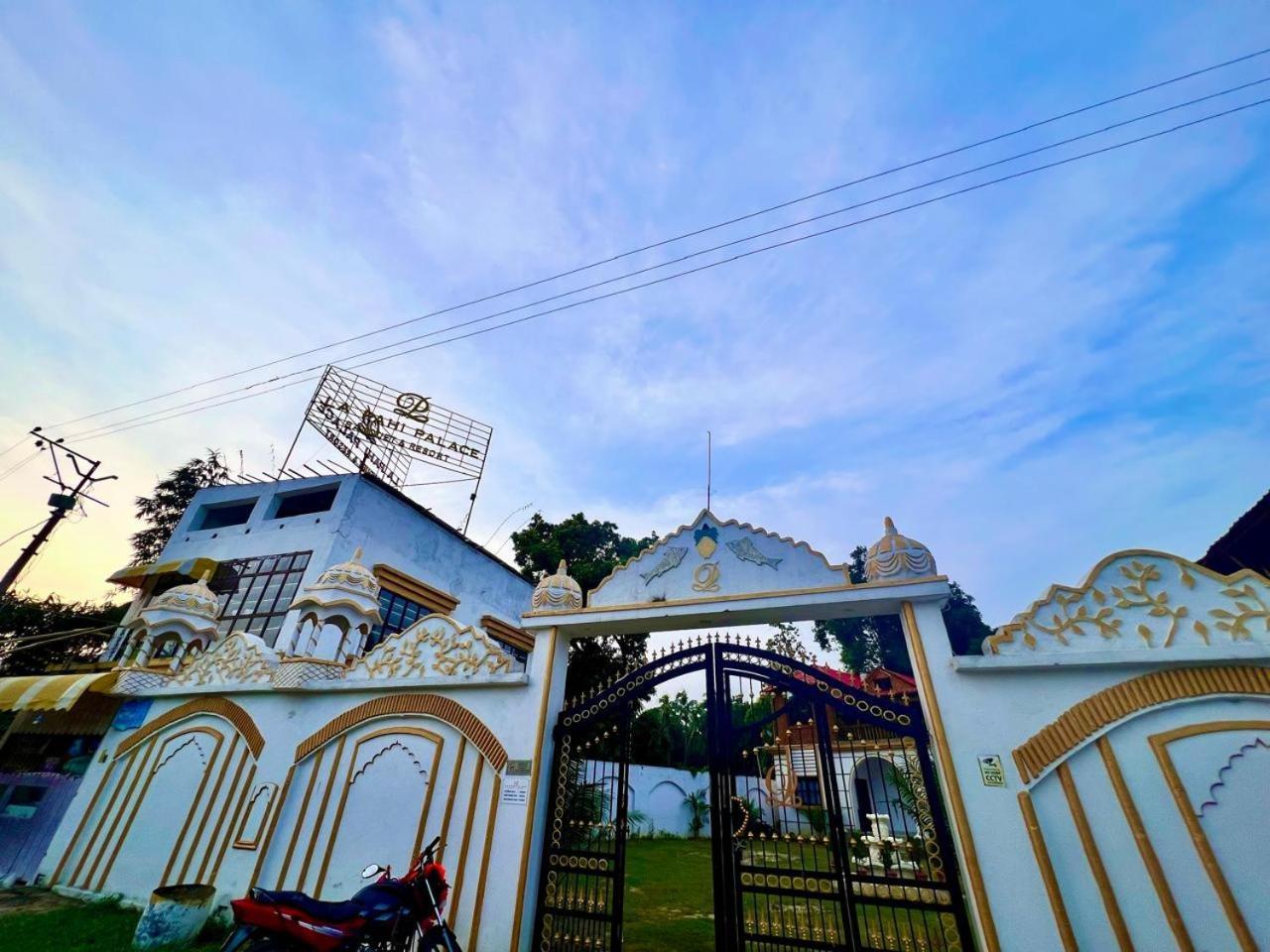 La Pahi Palace- Banquet And Resort Sakri East Exterior photo