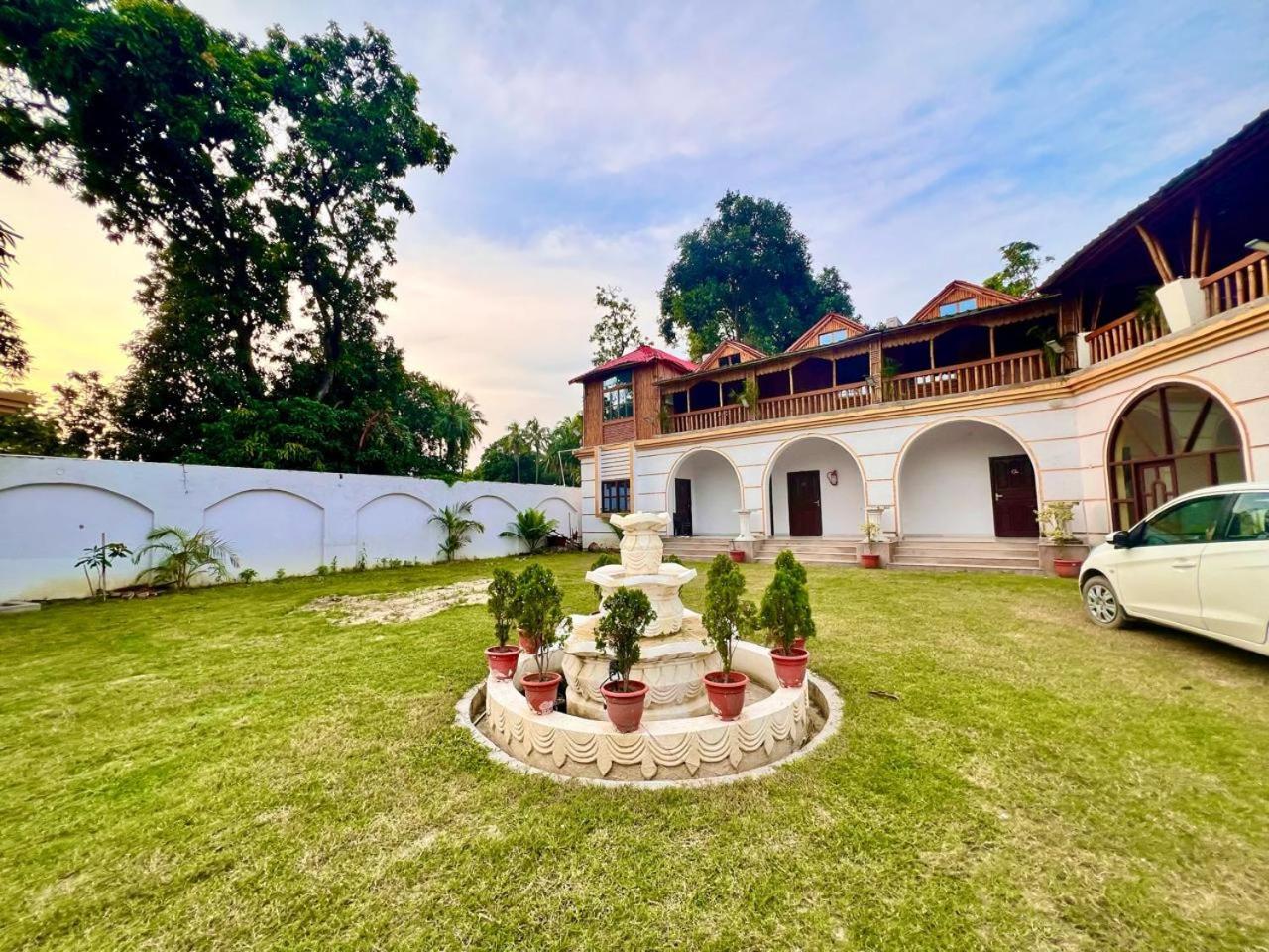 La Pahi Palace- Banquet And Resort Sakri East Exterior photo